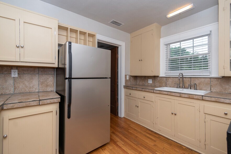 More Photos Of 5331 Charlotte St, Kansas City Apartments For Sale