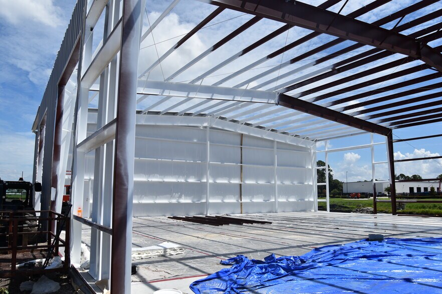 More Photos Of 7125 114th Ave, Largo Warehouse For Lease