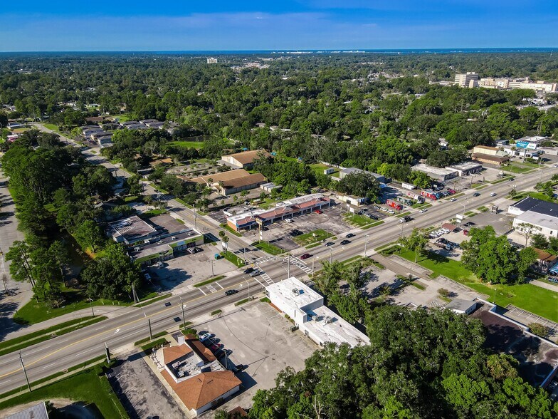 More Photos Of 6701 Beach Blvd, Jacksonville Freestanding For Lease