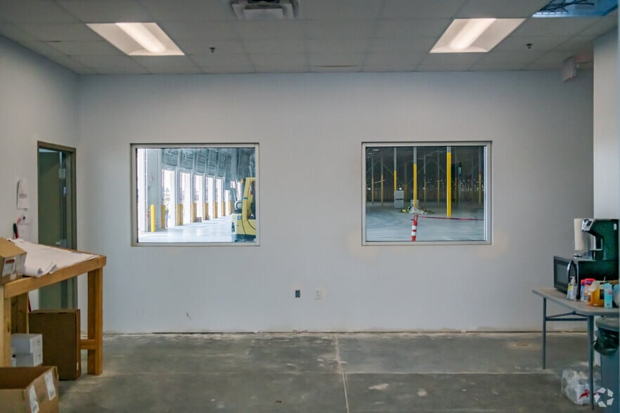 More Photos Of 300 Seabrook Pky, Pooler Warehouse For Lease