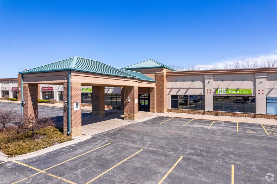 More Photos Of 1758-1920 N Casaloma Dr, Appleton Unknown For Lease