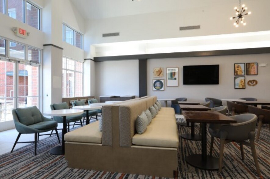 More Photos Of 6085 Enterprise Pky, Solon Hotel For Sale