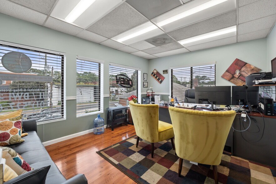 More Photos Of 101 Chestnut St, Gaithersburg Office For Sale