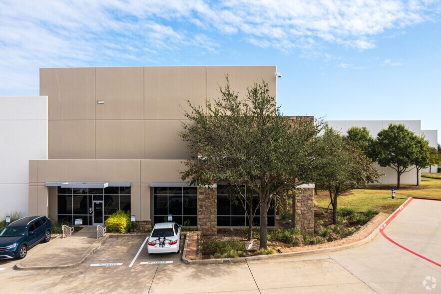 More Photos Of 700 Lakeside Pky, Flower Mound Distribution For Lease