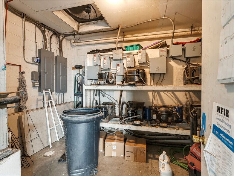 More Photos Of 530 N Mississippi Ave, Ada Freestanding For Sale