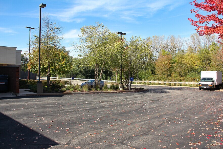 More Photos Of 16732 W 159th St, Lockport Bank For Lease