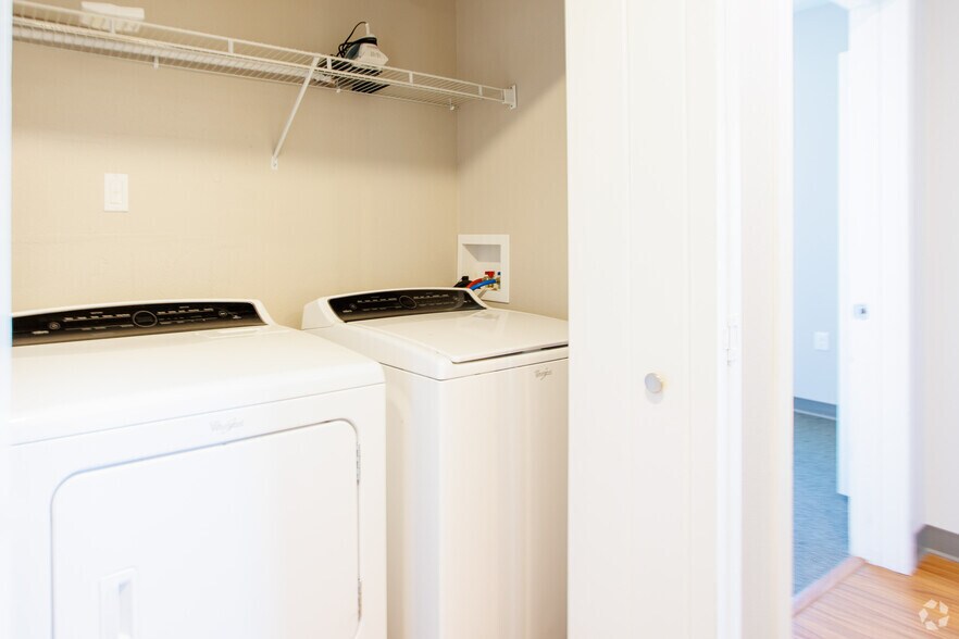 More Photos Of 950 4th St NW, Albuquerque Apartments For Sale