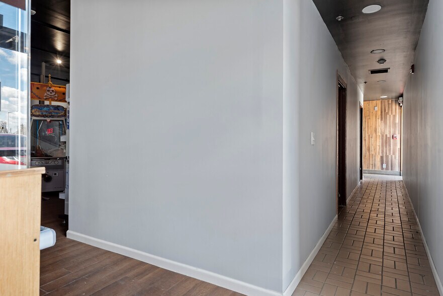 More Photos Of 3101 S MacArthur Blvd, Springfield Restaurant For Lease