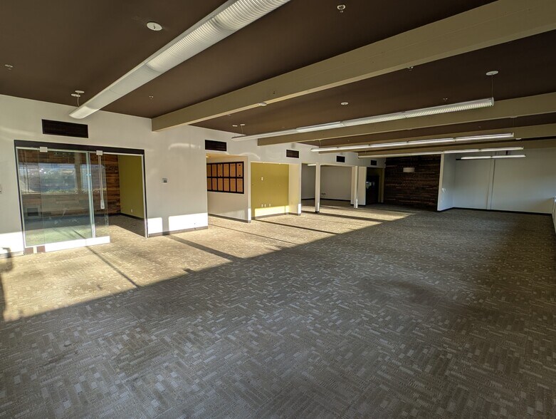 More Photos Of 2950-2952 NW Yeon, Portland Warehouse For Lease