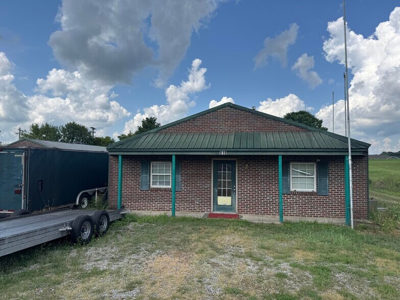 More Photos Of 818 Morton Ave, Bardstown Flex For Sale