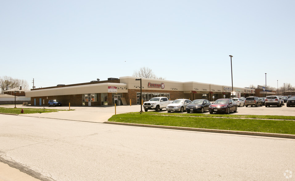 Primary Photo Of 30136-30250 Euclid Ave, Wickliffe Unknown For Lease