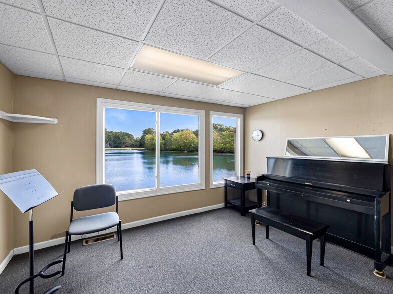 More Photos Of 4615 Stone Mountain Hwy, Lilburn Freestanding For Sale