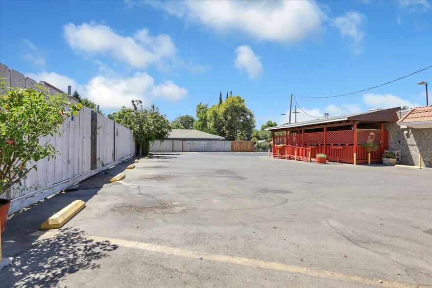 More Photos Of 120 Percy Ave, Yuba City Restaurant For Lease