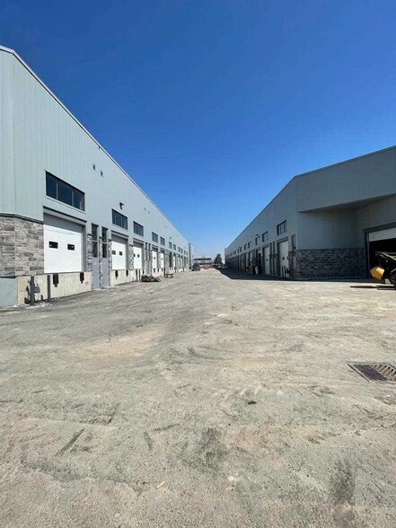More Photos Of 5266 Solar Dr, Mississauga Manufacturing For Lease