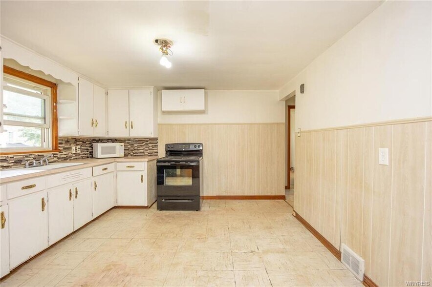 More Photos Of 1729 Ferry Ave, Niagara Falls Apartments For Sale
