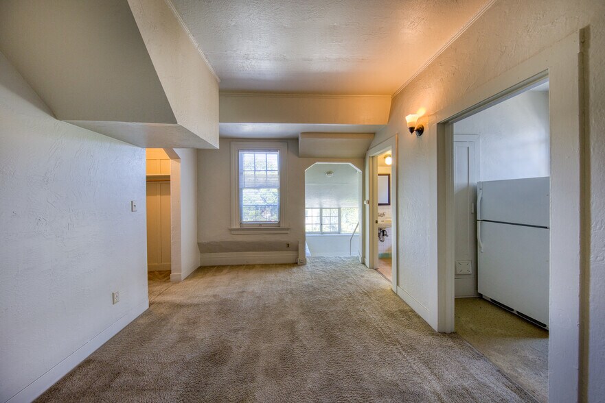 More Photos Of 429 Vernon St, Oakland Apartments For Sale