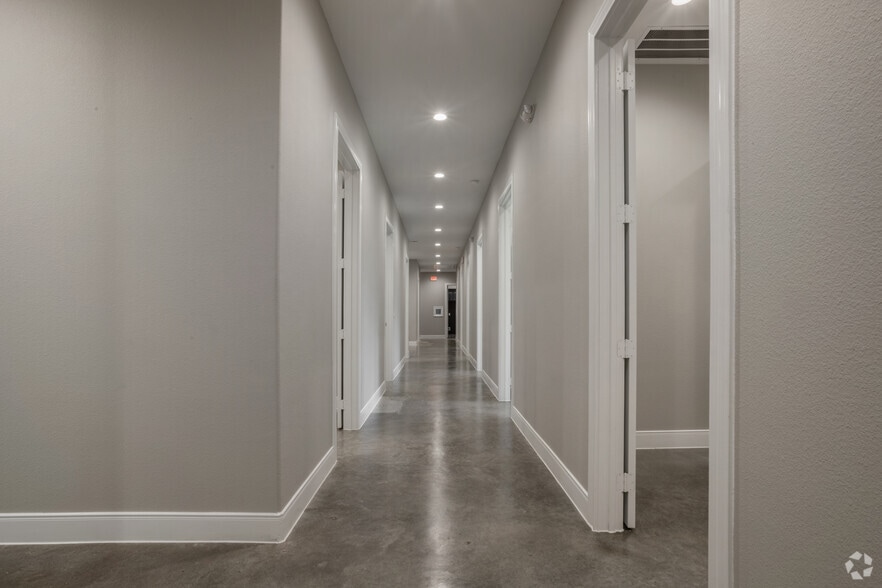 More Photos Of 1904 Longmire Rd, Conroe Unknown For Lease