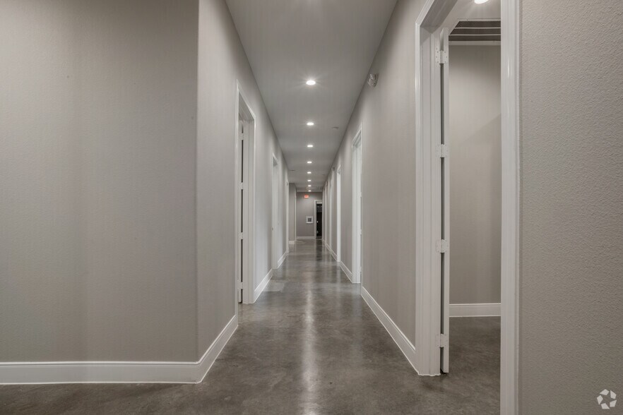 More Photos Of 1904 Longmire Rd, Conroe Unknown For Lease