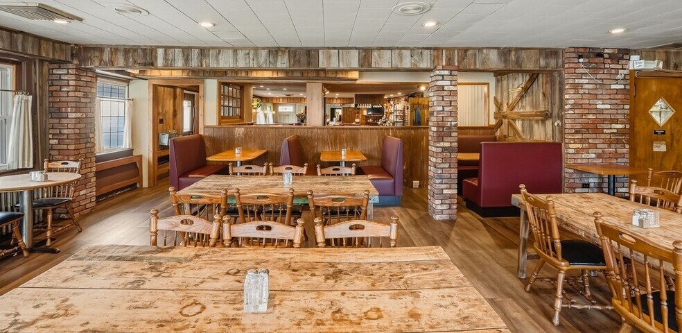 More Photos Of 650 N Main St, Sheffield Restaurant For Sale