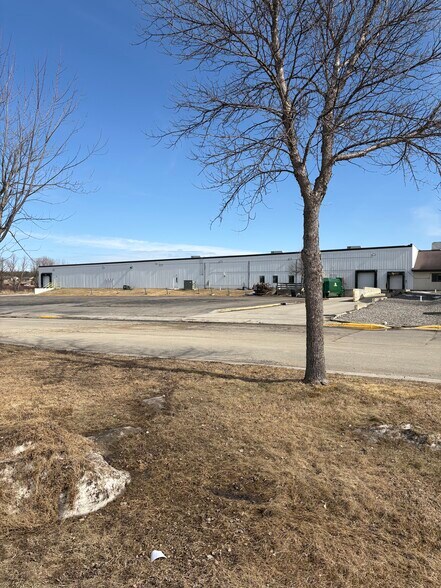 More Photos Of 348 Summit Ave W, Blackduck Manufacturing For Lease