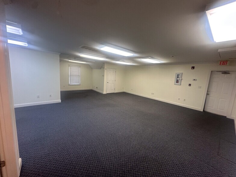 More Photos Of 106 Commons Blvd, Piedmont Office For Lease