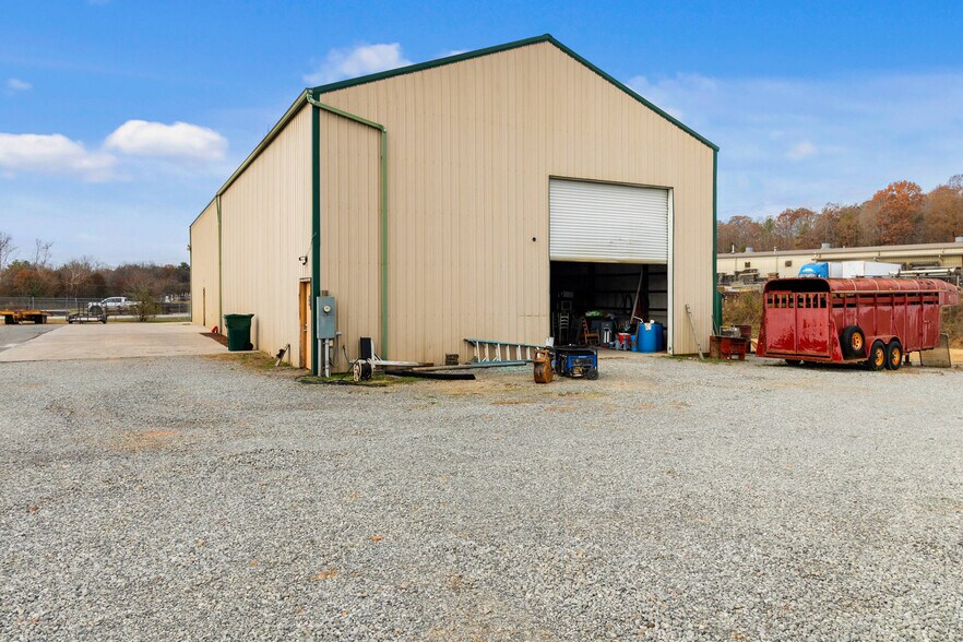 More Photos Of 372 Jones St, Decatur Warehouse For Sale