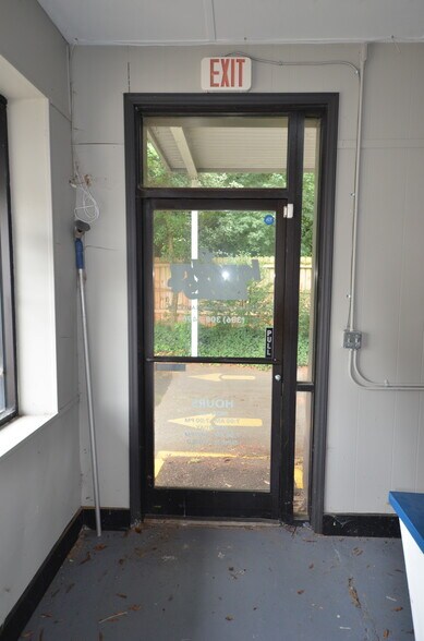 More Photos Of 520 Salem St, Lexington Freestanding For Lease