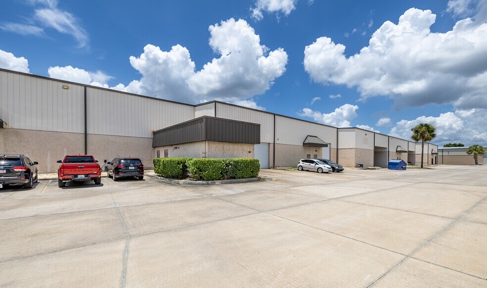 More Photos Of 225 Pineda St, Longwood Warehouse For Lease