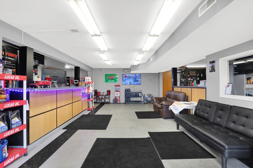 More Photos Of 1116 W County Road 450 N, Brazil Truck Terminal For Lease
