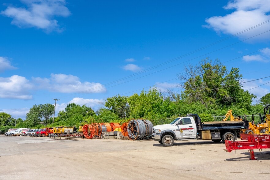 More Photos Of 2301 Fleur Dr, Des Moines Warehouse For Sale