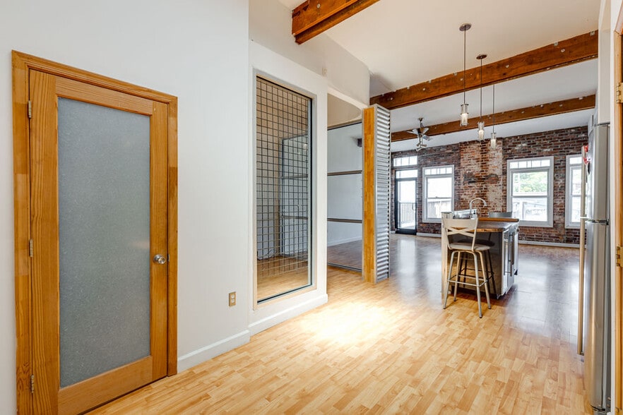 More Photos Of 1521 Hull St, Richmond Storefront Retail Residential For Sale