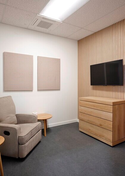 More Photos Of 5480 N Elston Ave, Chicago Warehouse For Lease