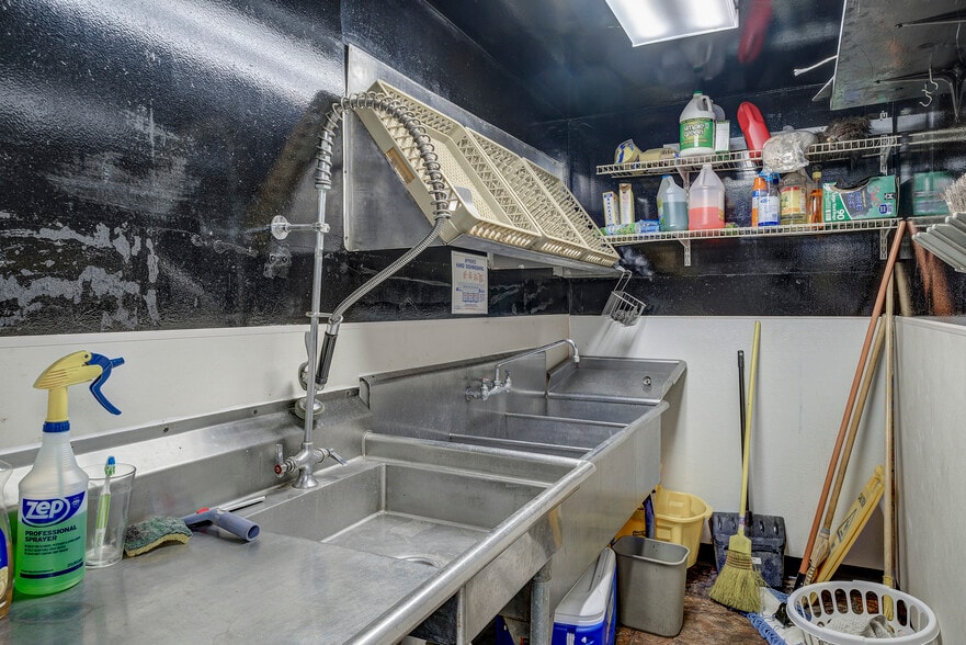 More Photos Of 215 E Main St, Johnson City Storefront For Sale