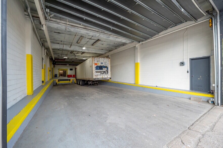 More Photos Of 299-399 Av Marien, Montréal-Est Warehouse For Sale