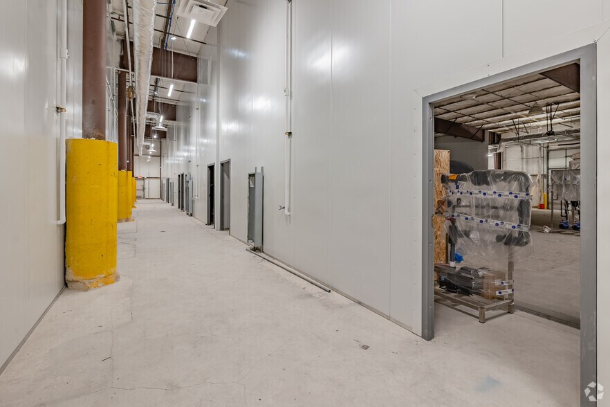 More Photos Of 740 Schneider Dr, South Elgin Manufacturing For Sale