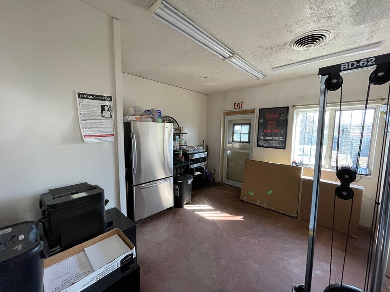 More Photos Of 40 Granny Rd, Farmingville Freestanding For Sale