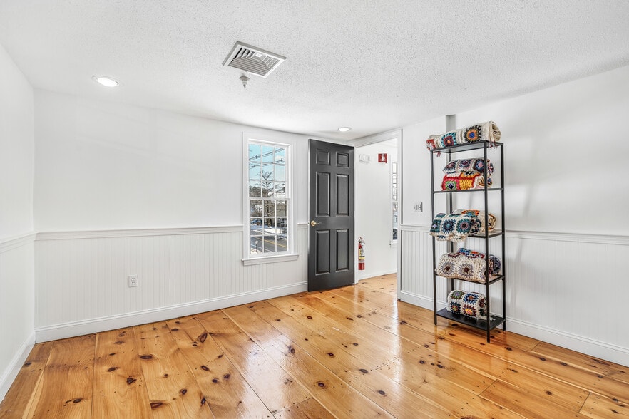 More Photos Of 348 Boston Post Rd, Sudbury Storefront Retail Office For Sale