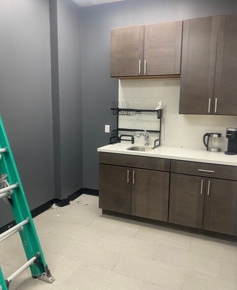 More Photos Of 2210 Allen Genoa Rd, Houston Freestanding For Lease