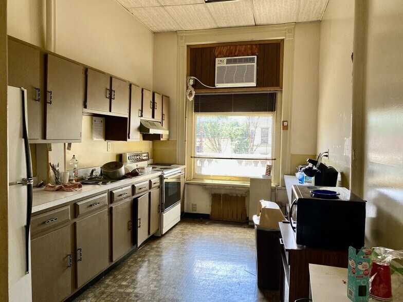 More Photos Of 1015 S 4th St, Louisville Office Residential For Sale