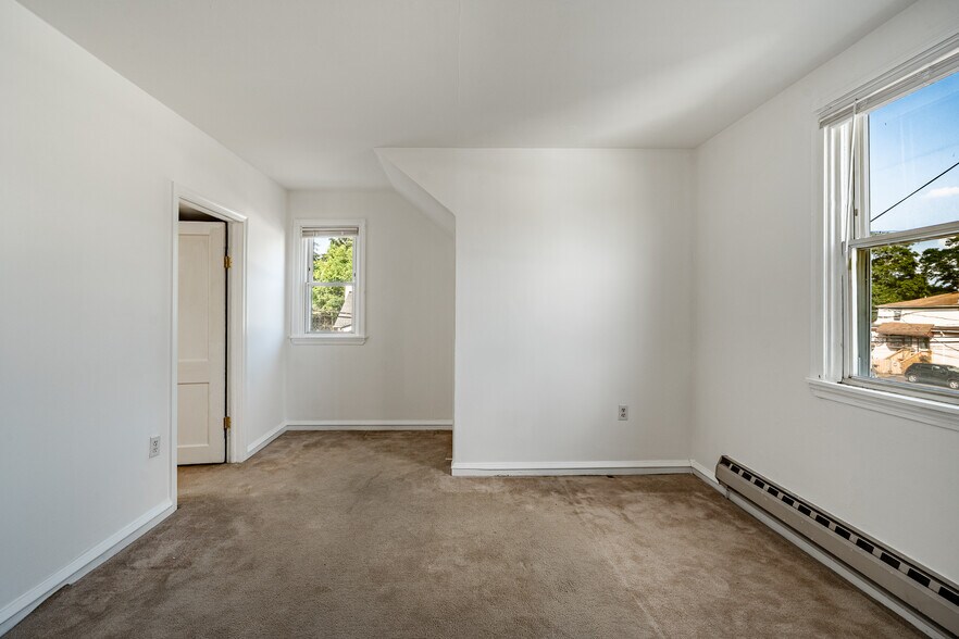 More Photos Of 663 Clearview Ave, Trevose Light Manufacturing For Sale