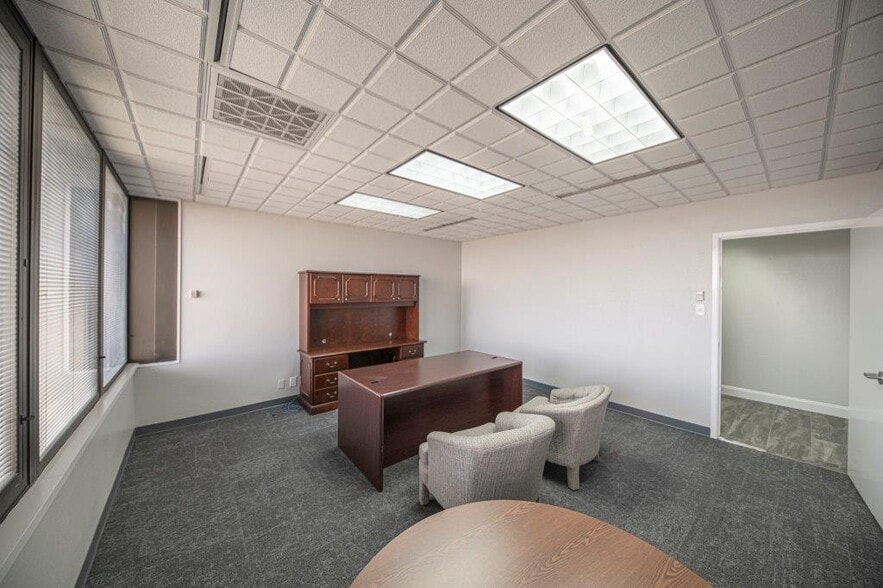 More Photos Of 125 W Missouri Ave, Midland Office For Lease