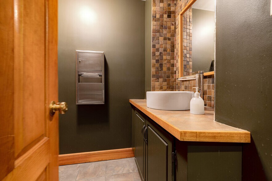 More Photos Of 15 Bold St, Hamilton Office Residential For Sale