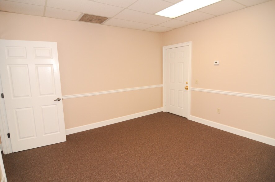 More Photos Of 103 Springfield Center Dr, Woodstock Office For Lease