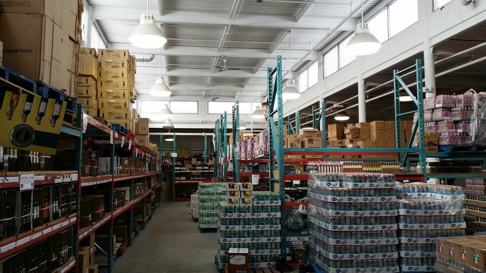 More Photos Of 310 Boul Crémazie O, Montréal Industrial For Sale