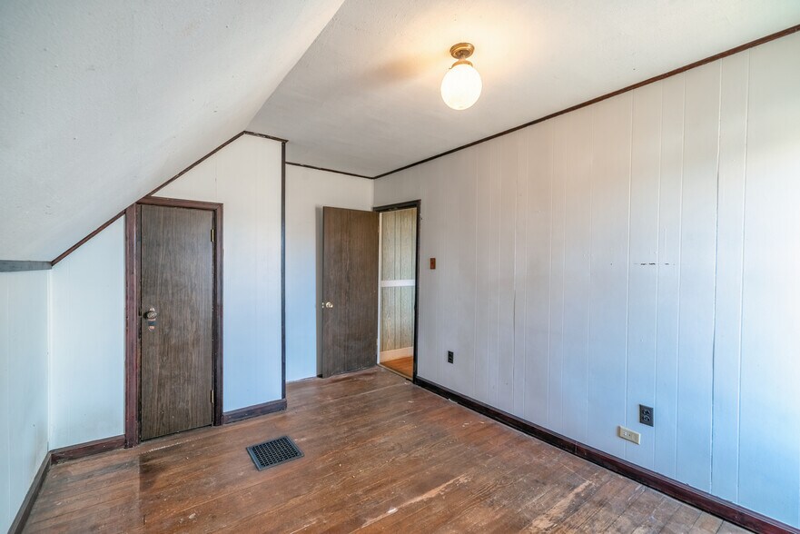 More Photos Of 121 Byers Ave, Hot Sulphur Springs Storefront Retail Residential For Sale