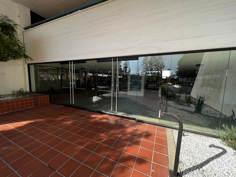 More Photos Of 1601 New Stine Rd, Bakersfield Office For Lease