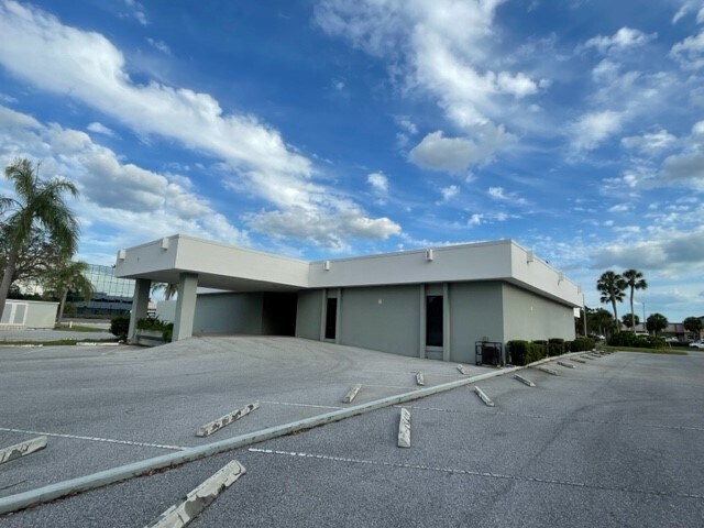 More Photos Of 3663 Bee Ridge Rd, Sarasota Medical For Lease