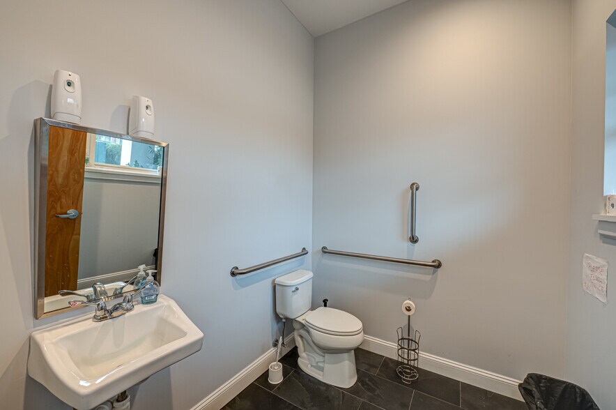 More Photos Of 41 Green St, Huntington Medical For Lease