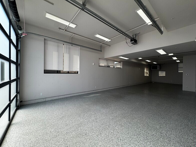 More Photos Of 4554 Forestdale Dr, Park City Light Manufacturing For Sale