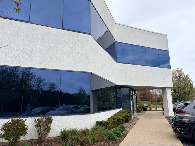 More Photos Of 100 Lexington Dr, Buffalo Grove Office For Lease